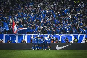 赛后上海申花调整名单以备德甲；强势反弹环节打磨；媒体盛赞；年轻球员得到机会的简单介绍