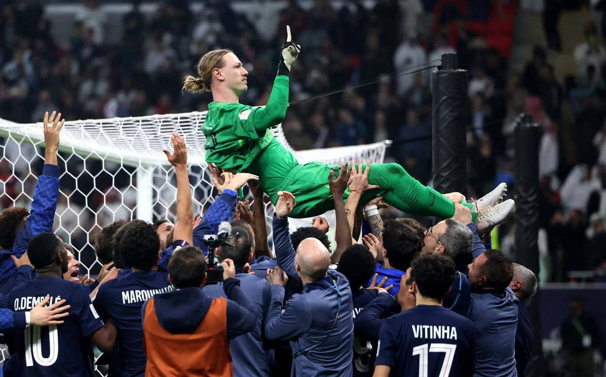 今夜巴塞罗那备战法国杯,防线松动细节曝光,态度坚定,轮换策略成焦点 今夜巴塞罗那备战法国杯,防线松动细节曝光,态度坚定,轮换策略成焦点