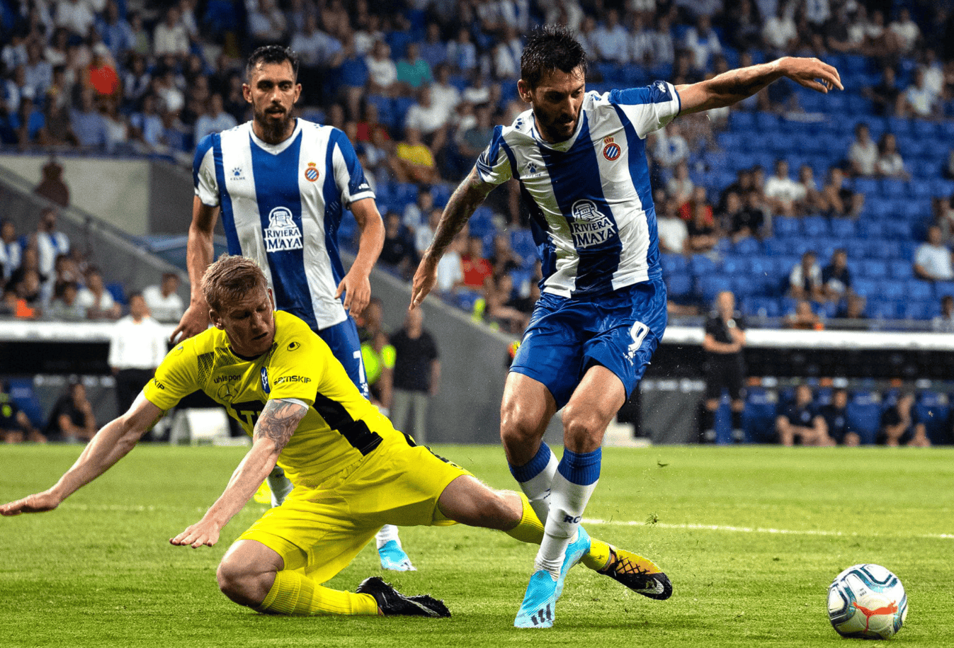 今夜巴塞罗那备战法国杯,防线松动细节曝光,态度坚定,轮换策略成焦点 今夜巴塞罗那备战法国杯,防线松动细节曝光,态度坚定,轮换策略成焦点